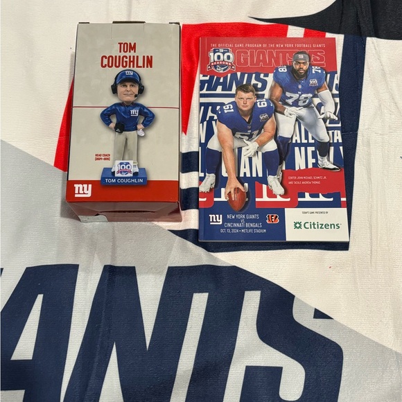 NY GIANTS NFL FOOTBALL MEMORABILIA TOWEL, TOM COUGHLIN BOBBLEHEAD, GAME PROG - Picture 1 of 5